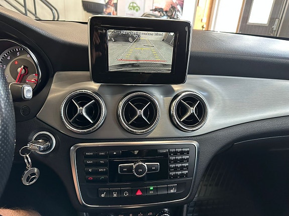 Mercedes-Benz CLA250 15 of 18