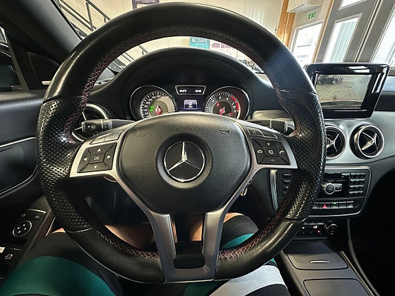 Mercedes-Benz CLA250 13 of 18