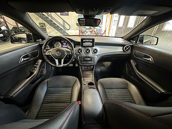Mercedes-Benz CLA250 12 of 18