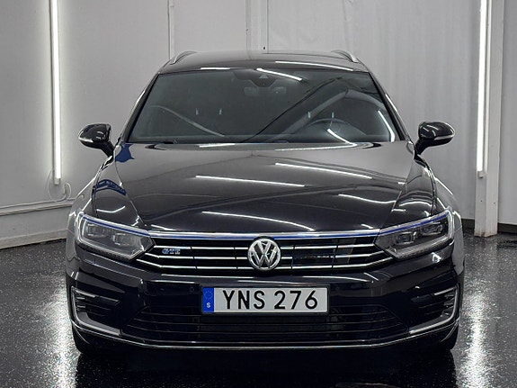 Volkswagen Passat 2 of 5