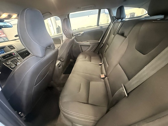 Volvo V60 8 of 14