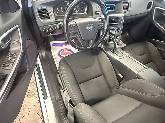 Volvo V60 7 of 14