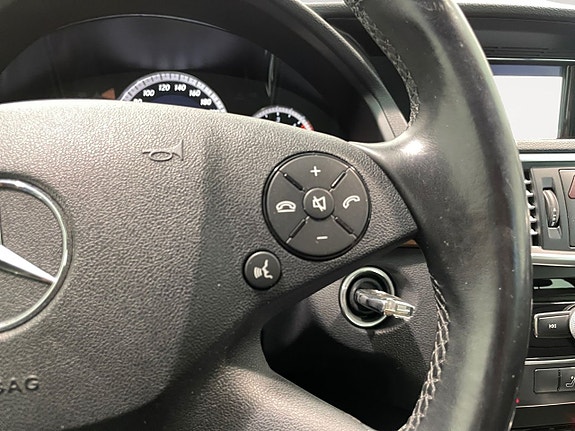 Mercedes-Benz E200 16 of 17