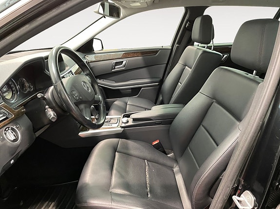 Mercedes-Benz E200 8 of 17