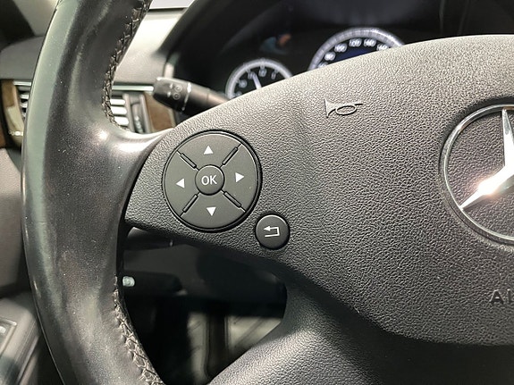 Mercedes-Benz E200 15 of 17