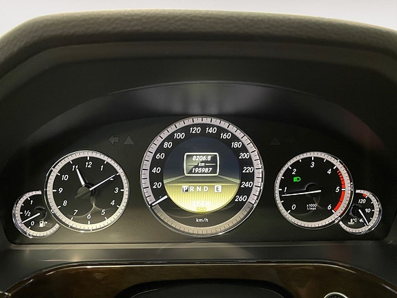Mercedes-Benz E200 10 of 17