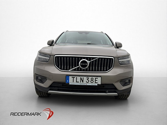 Volvo XC40 2 of 5
