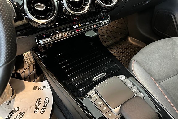 Mercedes-Benz CLA250 12 of 14