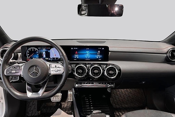 Mercedes-Benz CLA250 7 of 14