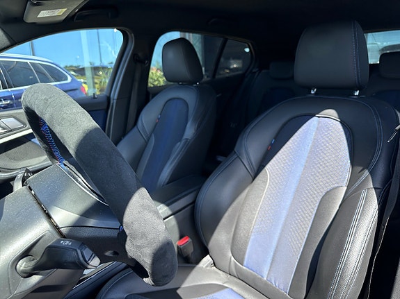 BMW 118i 2 of 5