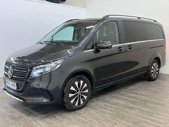 Mercedes-Benz V250 3 of 5