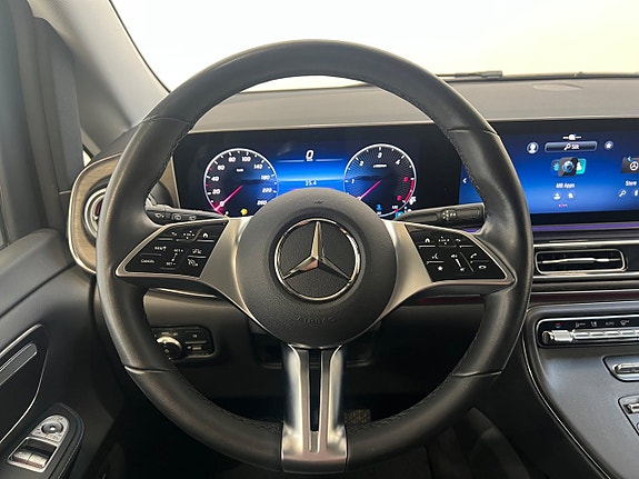 Mercedes-Benz V250 8 of 21