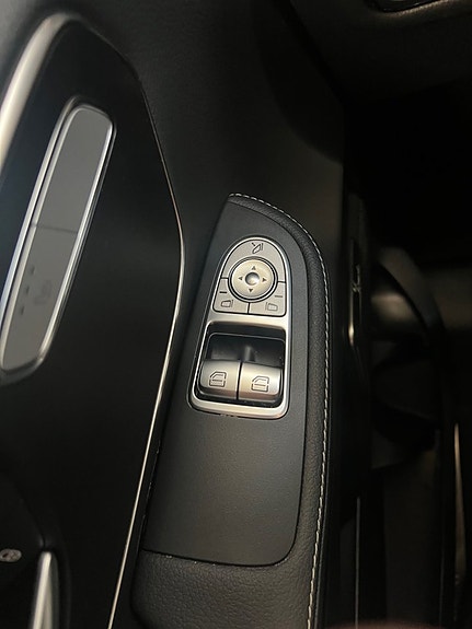 Mercedes-Benz V250 14 of 21