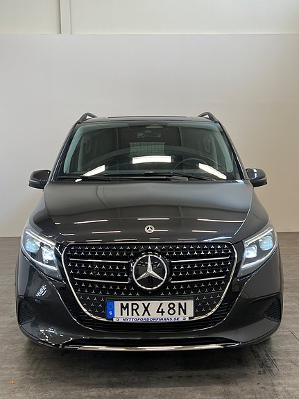 Mercedes-Benz V250 2 of 5