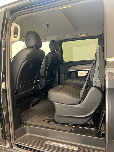 Mercedes-Benz V250 19 of 21