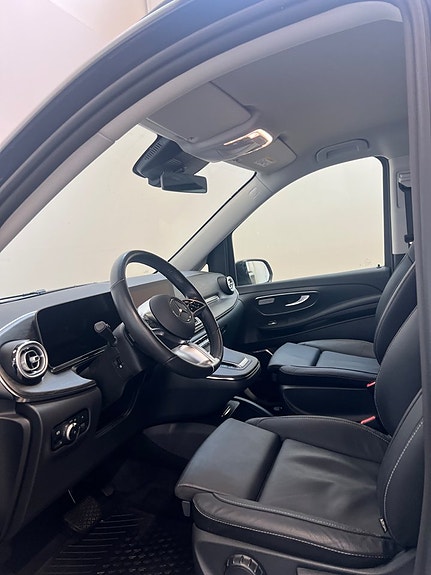Mercedes-Benz V250 7 of 21
