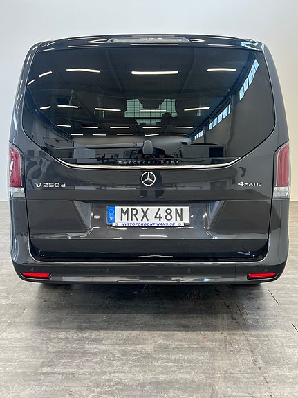 Mercedes-Benz V250 5 of 5