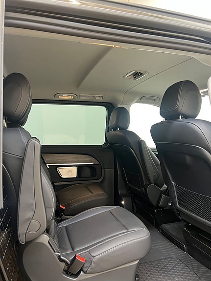 Mercedes-Benz V250 20 of 21