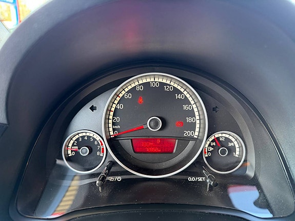 Volkswagen UP! 9 of 18