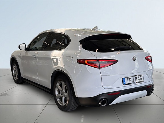 Alfa Romeo Stelvio 5 of 5