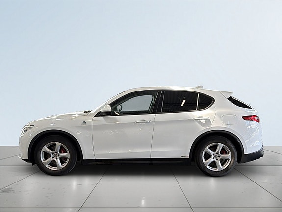 Alfa Romeo Stelvio 4 of 5