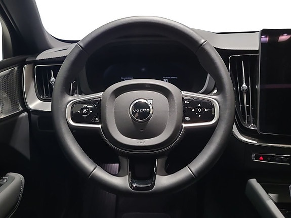Volvo XC60 10 of 22