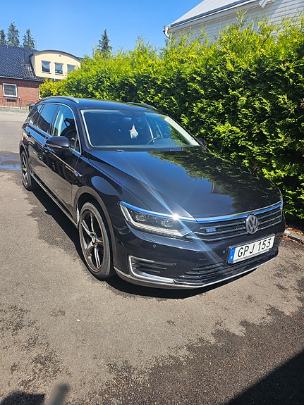 Volkswagen Passat 2 of 5