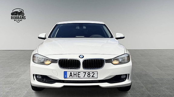 BMW 320d 2 of 5