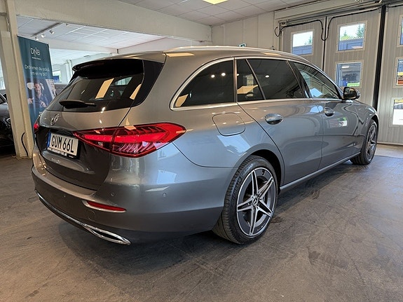 Mercedes-Benz C300 4 of 5