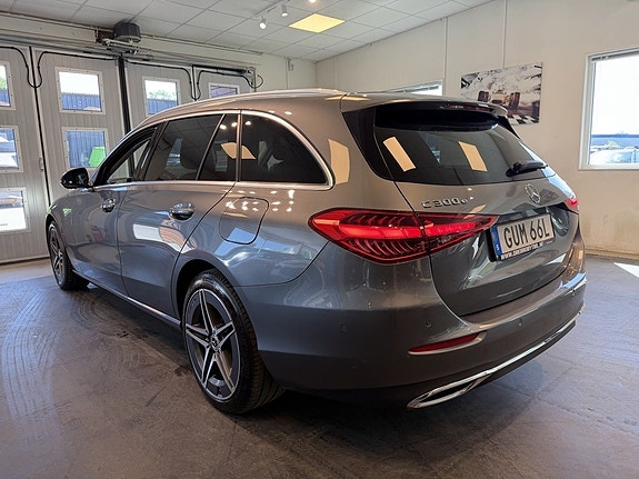 Mercedes-Benz C300 3 of 5