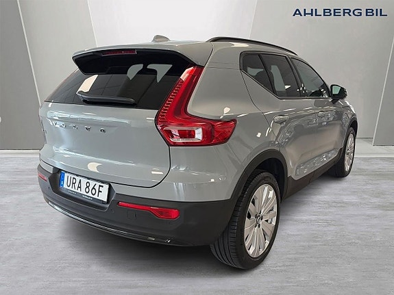 Volvo EX40 3 of 5
