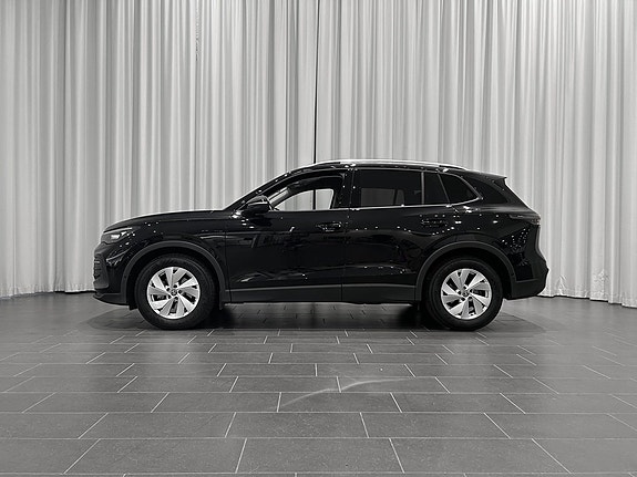 Volkswagen Tiguan 2 of 5