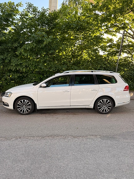 Volkswagen Passat 2 of 5