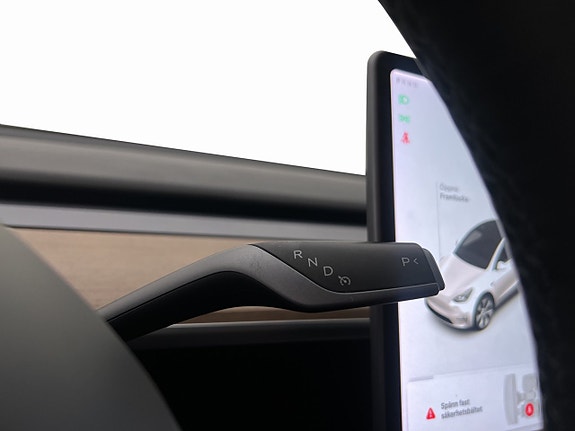 Tesla Model Y 21 of 30