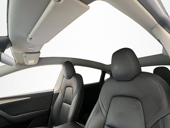 Tesla Model Y 18 of 30