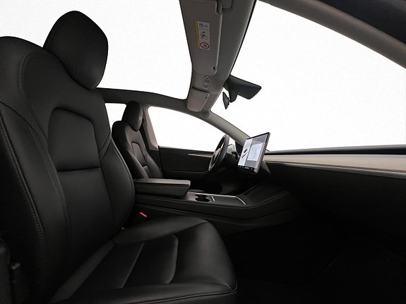 Tesla Model Y 10 of 30