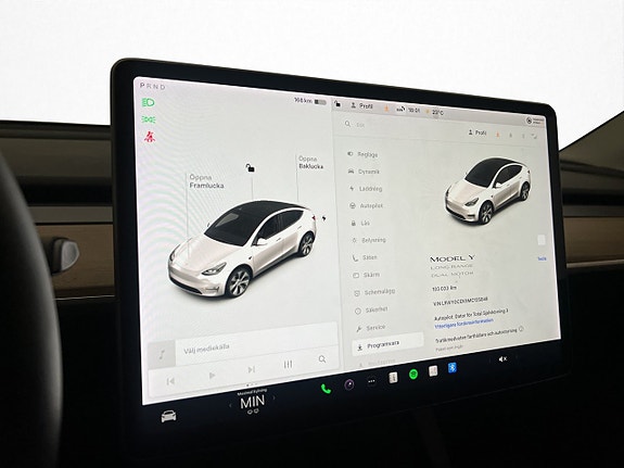 Tesla Model Y 28 of 30