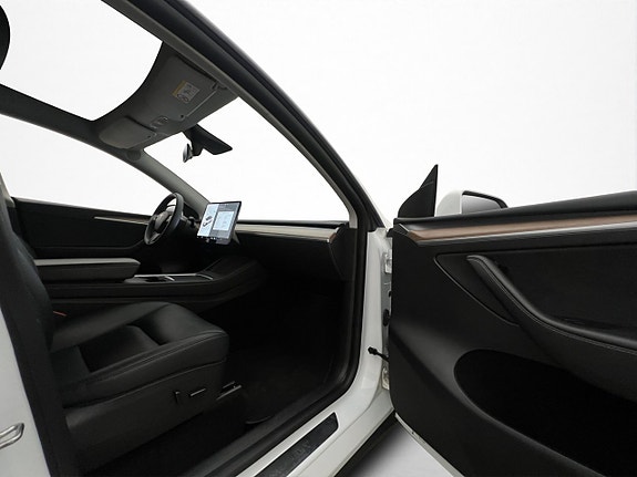Tesla Model Y 11 of 30