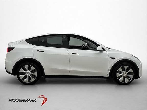 Tesla Model Y 9 of 30