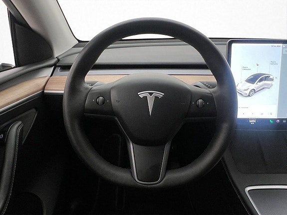 Tesla Model Y 15 of 30