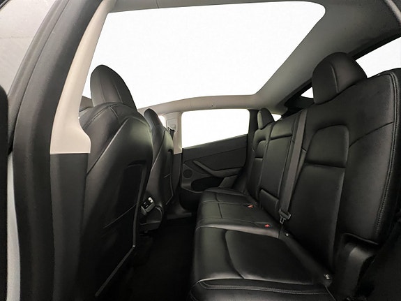Tesla Model Y 13 of 30