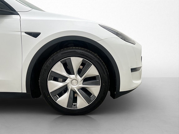 Tesla Model Y 30 of 30