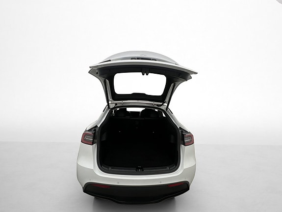 Tesla Model Y 12 of 30