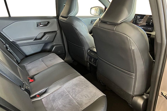 Toyota RAV4 12 of 20