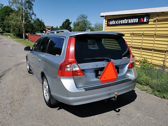 Volvo V70 2 of 12