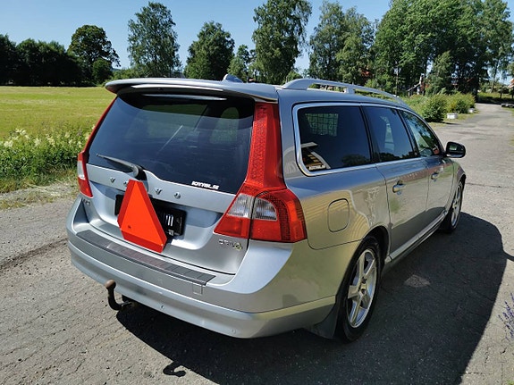 Volvo V70 3 of 12