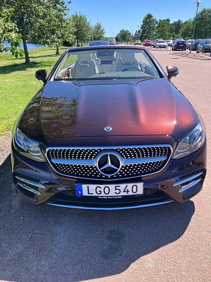 Mercedes-Benz E200 2 of 5