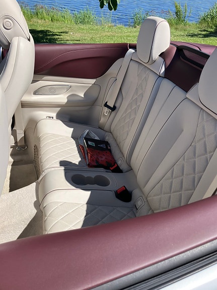 Mercedes-Benz E200 4 of 5