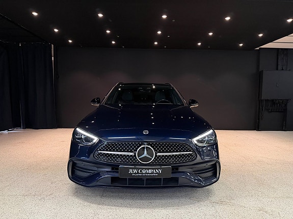Mercedes-Benz C300 2 of 5