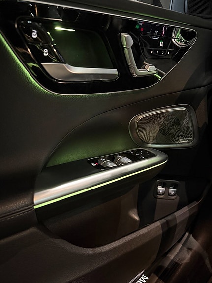 Mercedes-Benz C300 16 of 18